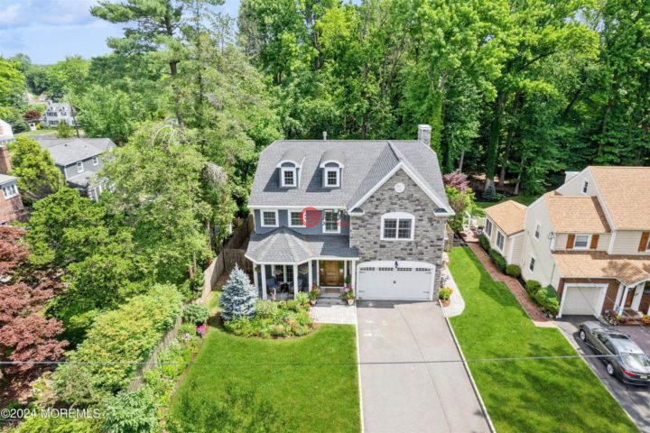 美国韦斯特菲尔德5卧6卫的独栋别墅