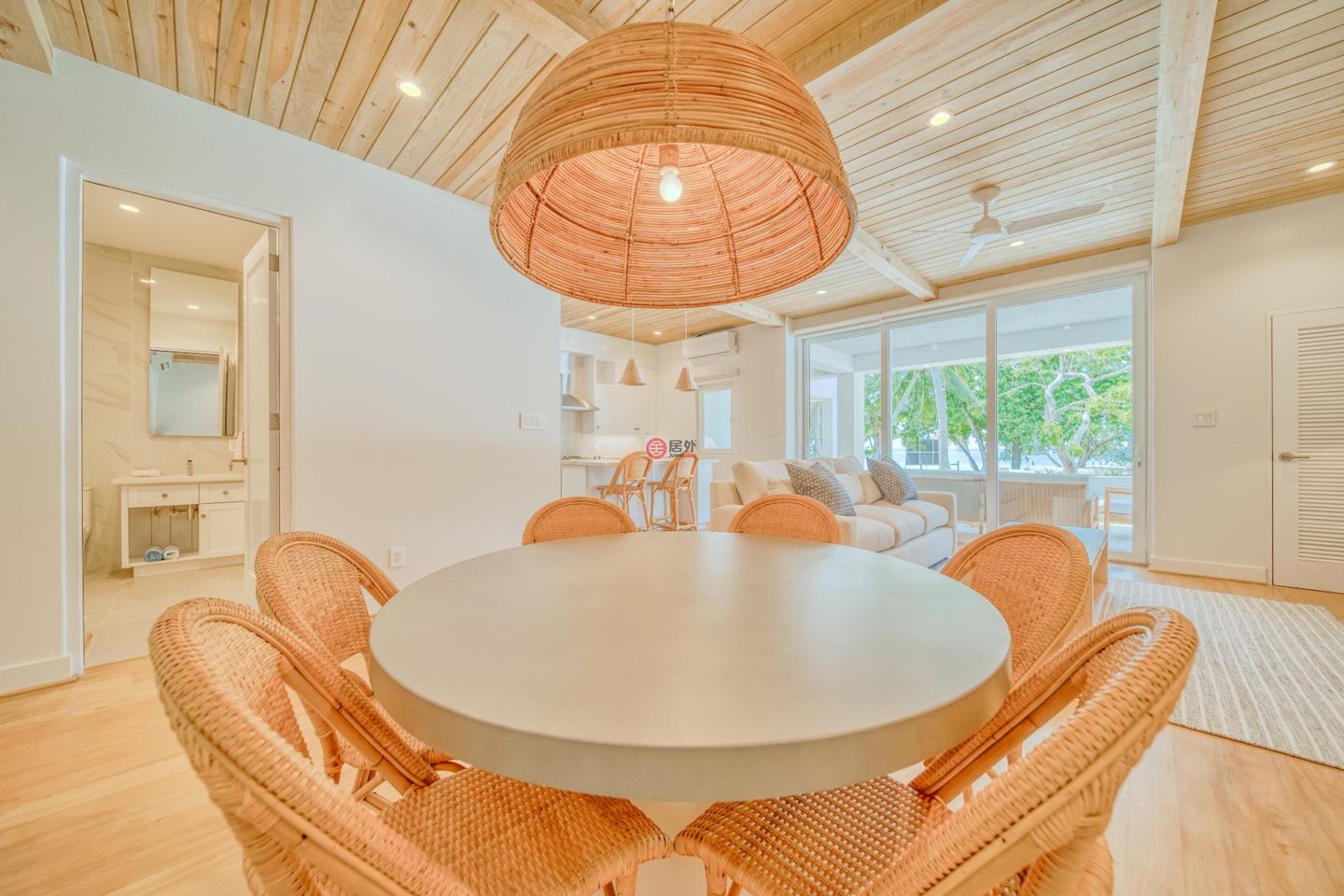 洪都拉斯海湾群岛Roatán的公寓，Oceanfront Condominium D6 Watercolors Resort 3rd Floor Building D，编号76872639