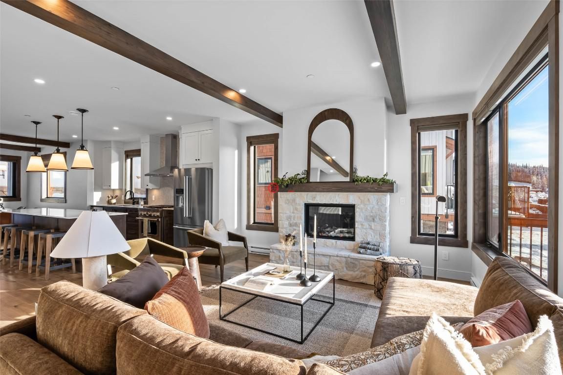 加拿大不列颠哥伦比亚省Sun Peaks的联排别墅，7000 MCGILLIVRAY LAKE，编号75526808