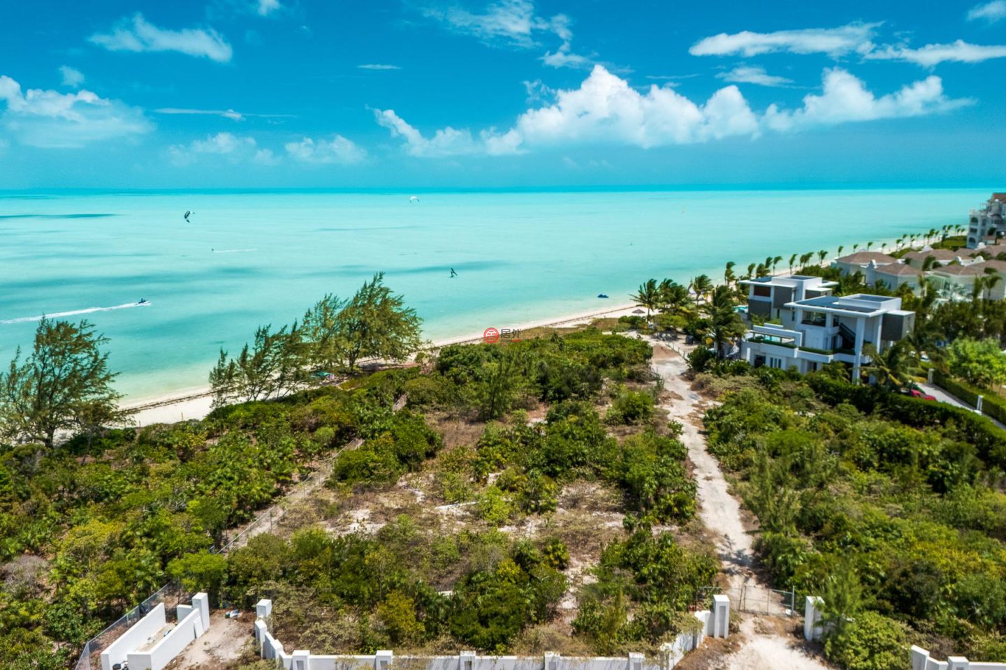 特克斯與凱科斯群島的住宅用地，Beach Front Land Long Bay Hills，编号78100327