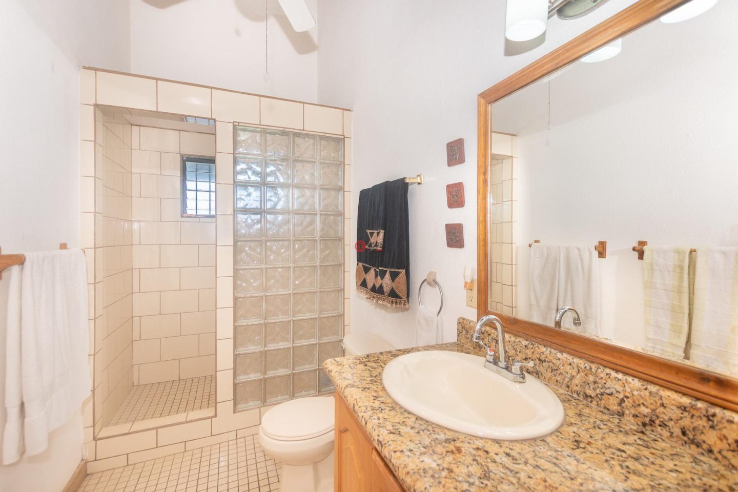 洪都拉斯海湾群岛Roatán的独栋别墅，Charming Garden Hillside 2B/1.5B Home，编号76854666