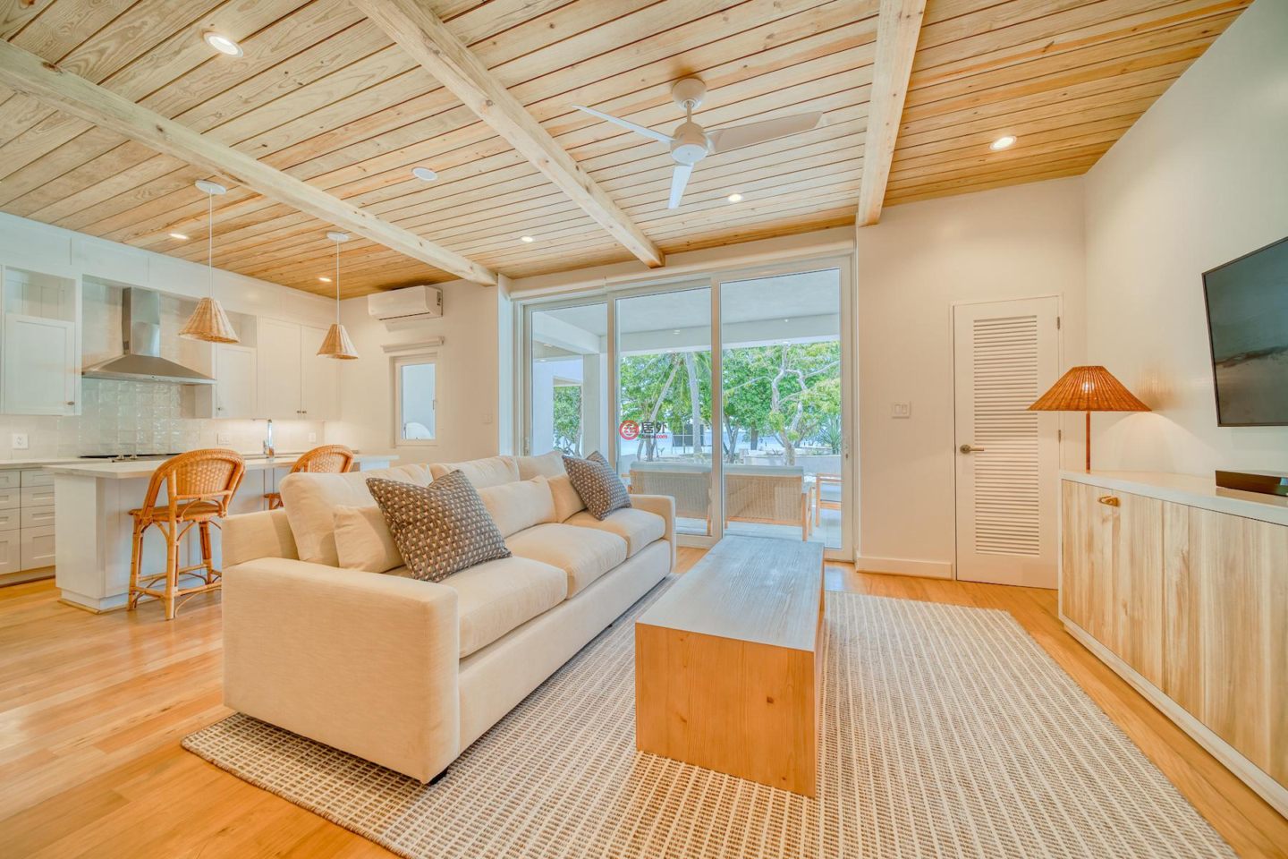 洪都拉斯海湾群岛Roatán的公寓，Oceanfront Condominium D4 Watercolors Resort 1st Floor Building D，编号76763848