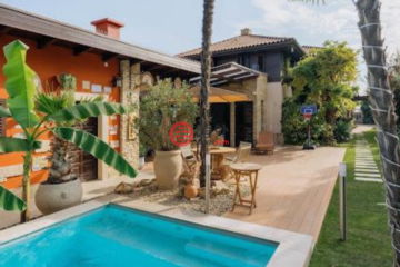 居外网在售匈牙利5卧2卫曾经整修过的联排别墅总占地1350平方米约人民币12,538,259