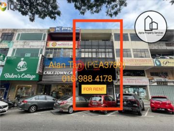 Jalan Tun Ismail, Kuantan (near Maybank/ Watson/ Hong Leong Bank)