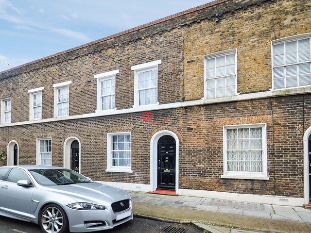 英国伦敦3卧3卫最近整修过的联排别墅