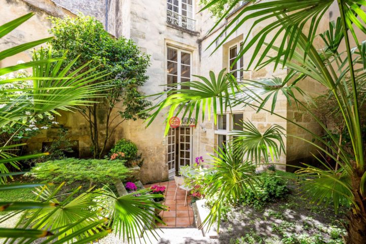 法国波尔多4卧5卫的独栋别墅