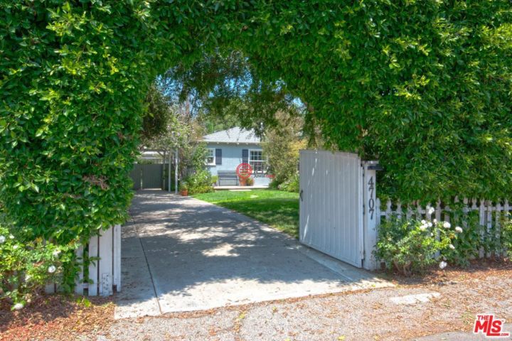 美国valley village3卧2卫的公寓