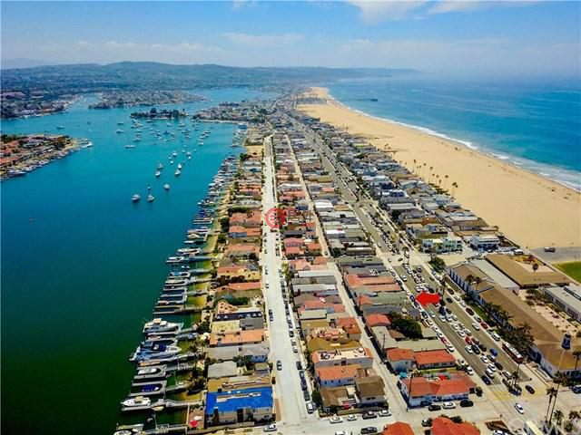 美国新港海滩的多单元